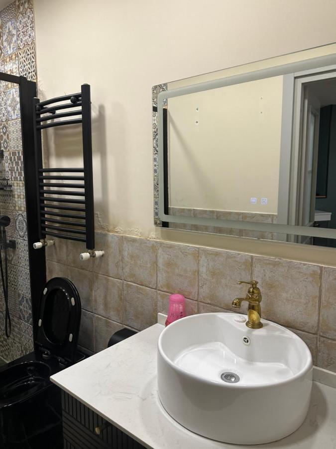 טביליסי Qin Boutique Hotel מראה חיצוני תמונה